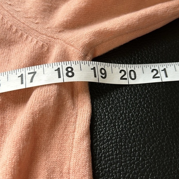 Anthropologie Cashmere Collection Limited Edition Mauve Hoodie Sweater Sz M FLAW - Picture 10 of 11